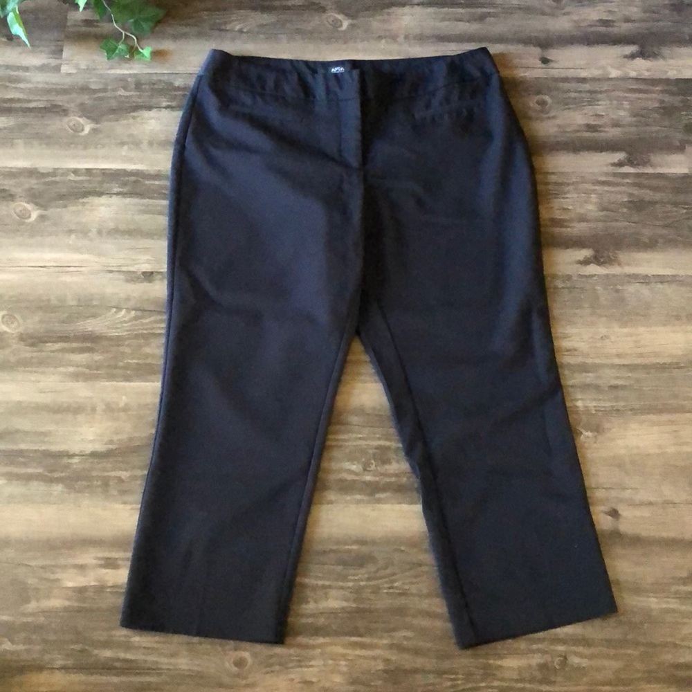 Apt. 9 Black Cropped Pants size 8